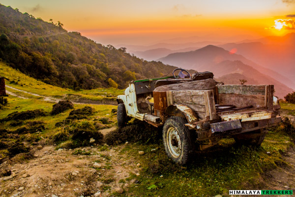 sandakphu-road-at-kalapokhri-jeep