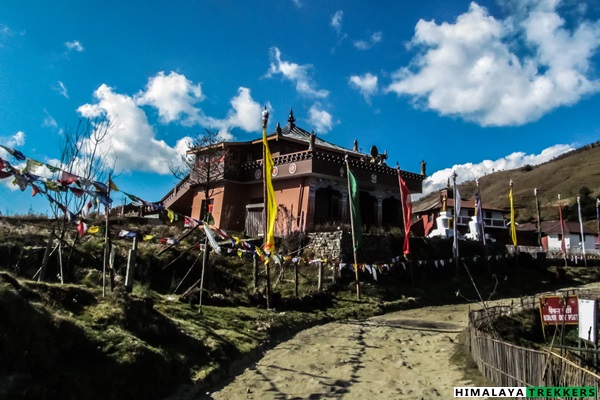 meghma-monastery-on-the-way-to-tumling-sandakphu-trek