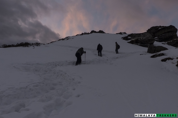 approaching-kedarkantha-peak-summit