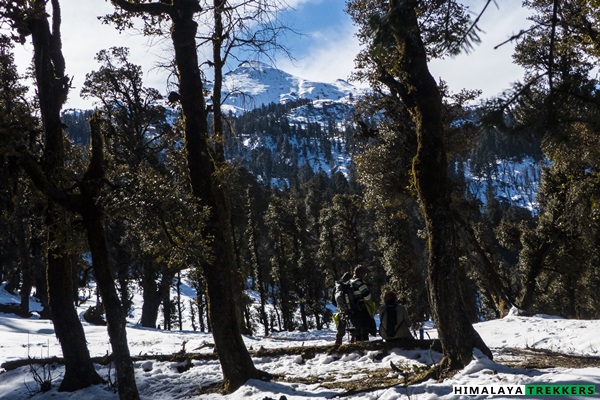 view-of-kedarkantha-peak-on-the-way-to-base-camp