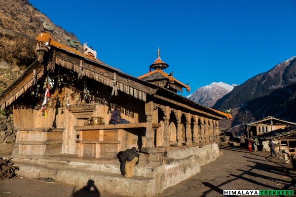 famous-temple-at-osla-village-har-ki-dun-trek