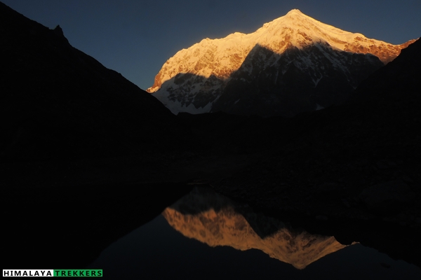 satopanth-tal-chaukhamba-reflection