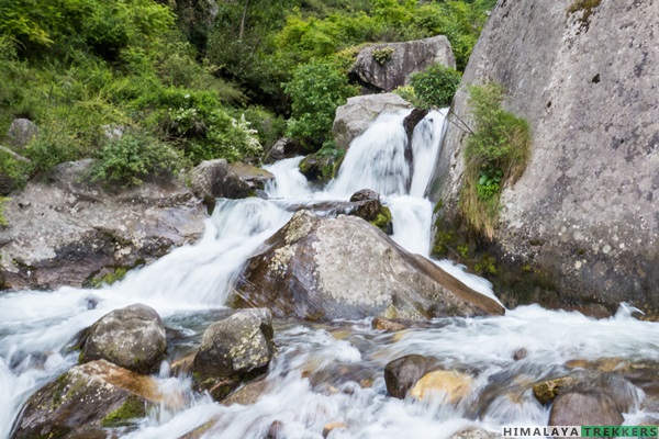 a-small-waterfall-around-vashisht