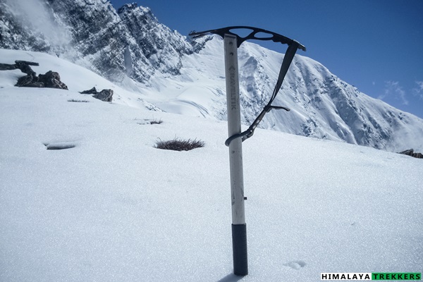 towards-roopkund-on-snow