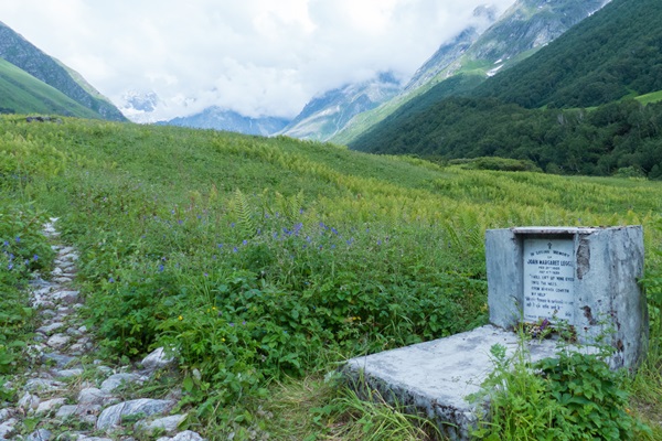 memorial-of-botanist-joan-margaret-legge-inside-valley-of-flowers