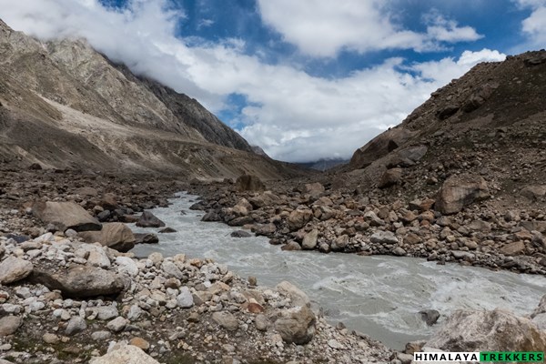 dry-lahoul-landscape-during-hampta-pass-trek