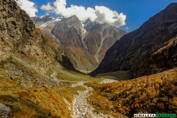 fall-colours-in-satopanth-tal-trek