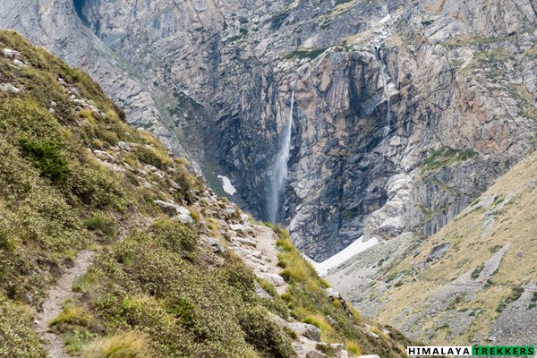 trail-to-laxmivan-vasudhara-fall-on-the-opposite-side-of-the-alaknanda-river