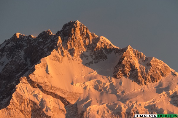 sunrise-on-kanchenjunga-closeup-view-from-dzongri