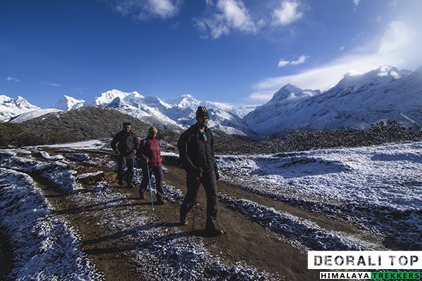 deorali-top-on-dzongri-trek-with-snow