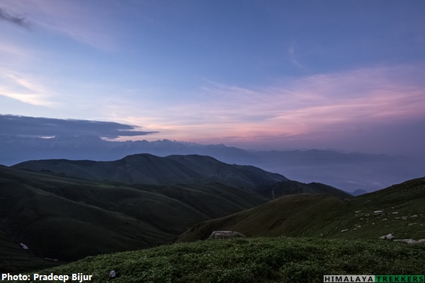 kaliheni-pass-trek-meadows