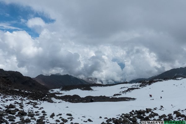 glacier-moraine-boulder-towards-kaliheni-pass