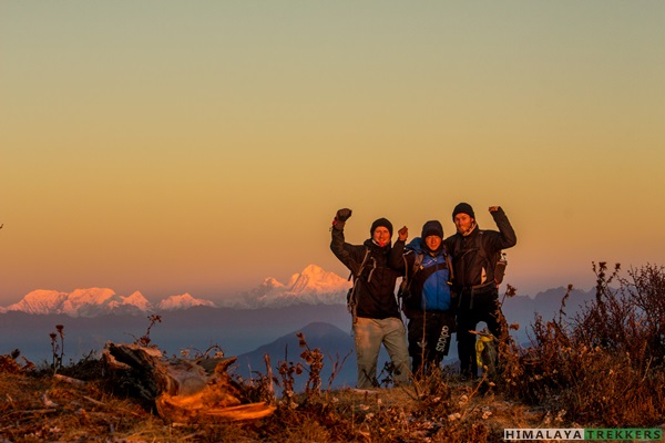 mt-everest-from-phoktey-dara-during-sunrise