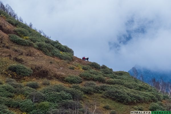 towards-khanpari-pass