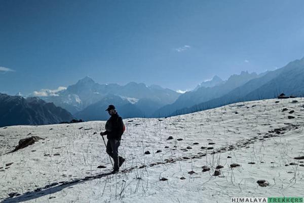walking-on-snow-at-gurson-bugyal-winter-kuari-pass-trek