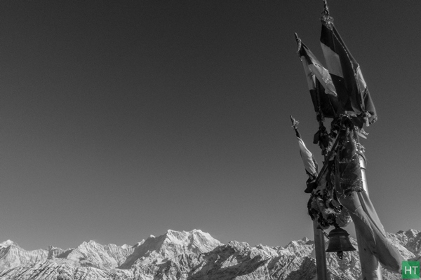 chandrashila-peak-mountain-view-chaukhambha-peak-prayer-flags