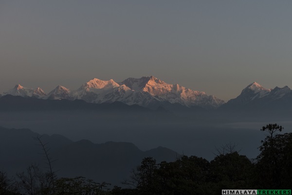 sunrise-on-kangchenjunga-peaks-at-barsey