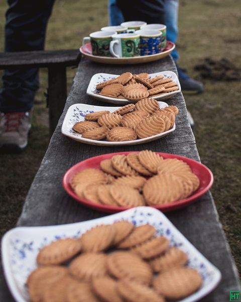 tea-break-at-meghma-sandakphu-trek