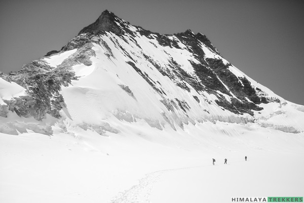 raj-parav-glacier-after-crossing-kalindi-khal