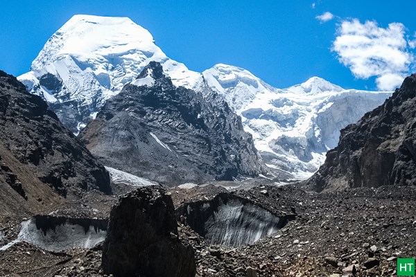 satopanth-peak-towering-above-7000m