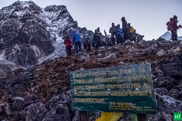 sign-board-entry-after-goechal-la-first-view-point-not-permitted