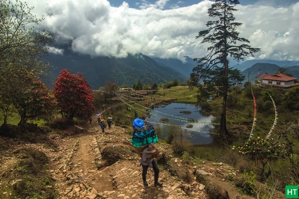 tsokha-campsite-and-monastery-from-top