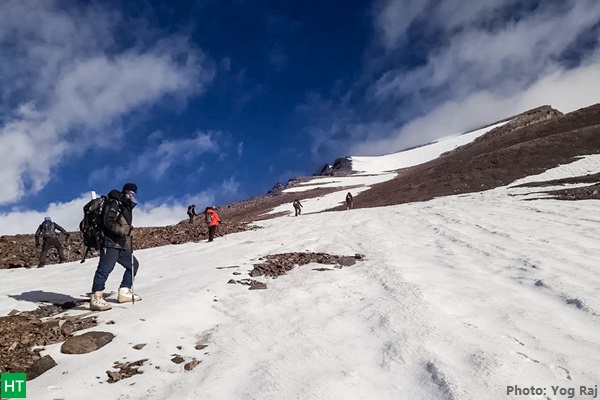 climb-to-yunam-summit
