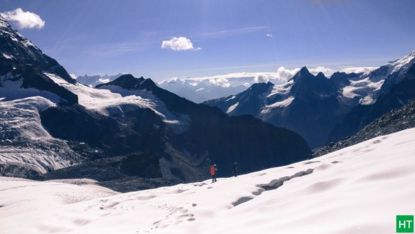 climbing-on-panpatia-ice-field