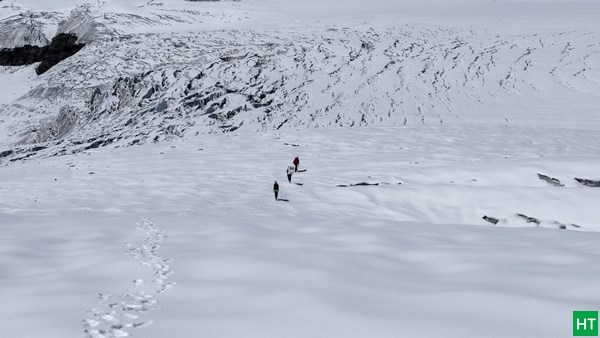 crevasse-filled-panpatia-glacier