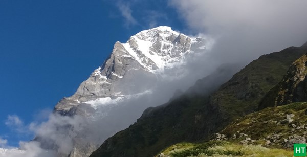 first-view-of-mount-neelkanth
