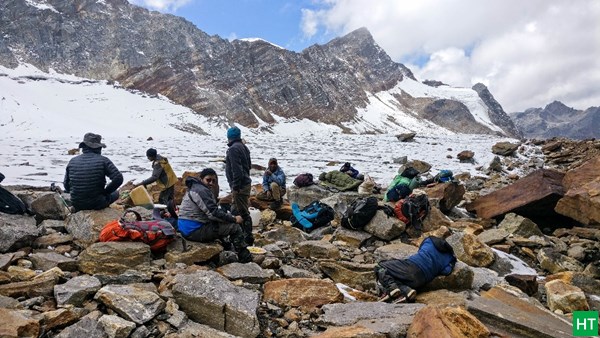 lunch-break-while-descending-from-panpatia-col