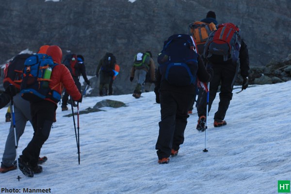 rupin-pass-trek-in-june-on-snow