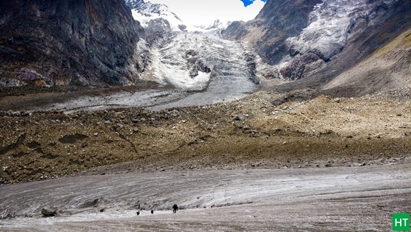 steady-climb-on-glacier