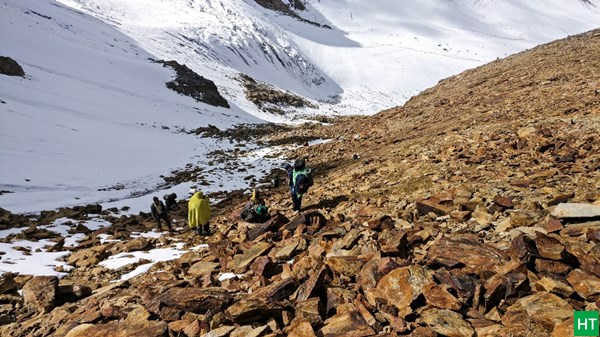 very-steep-descent-from-panpatia-col