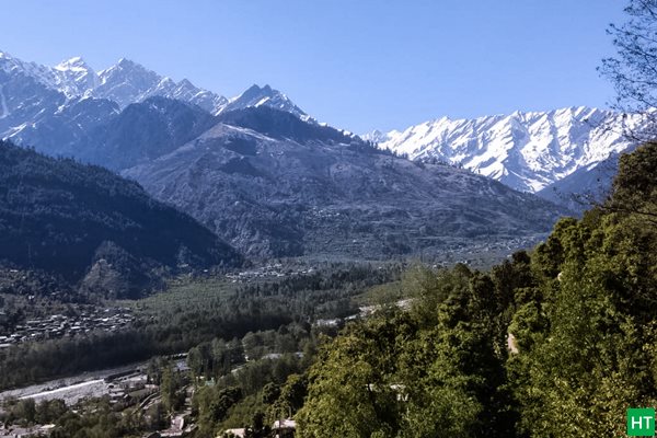 snowline-above-manali-himachal-pradesh-late-april-2019