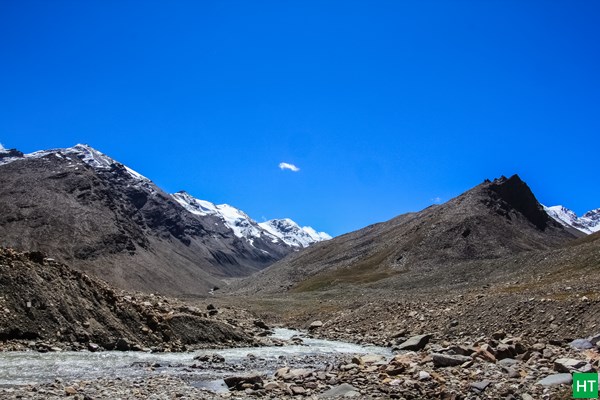 dry-and-arid-pin-valley