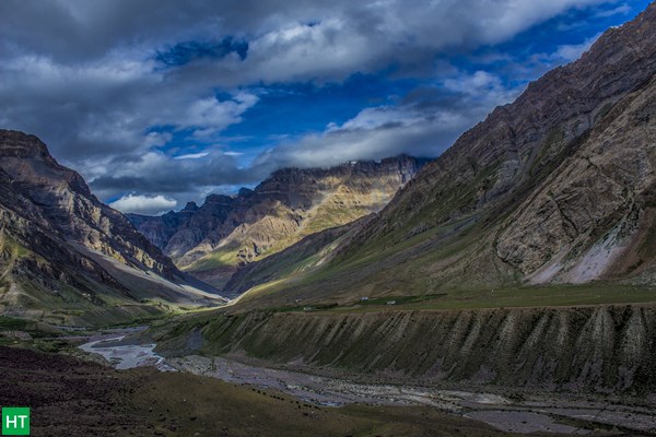 pin-valley-trek-to-mud-village