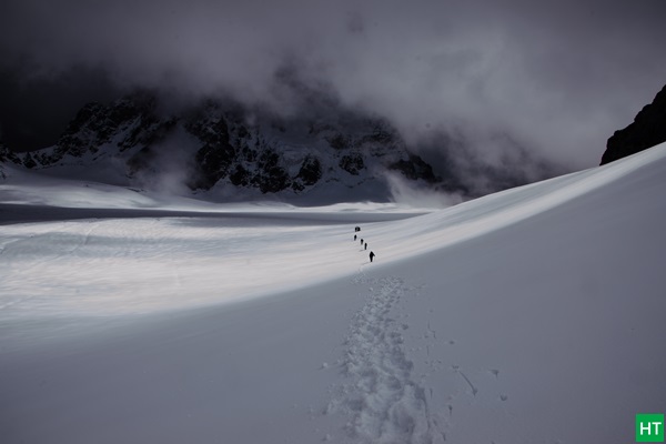 walk-on-vast-panpatia-ice-and-snow-field