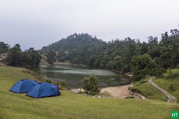 deoriatal-lake-and-camp-beside