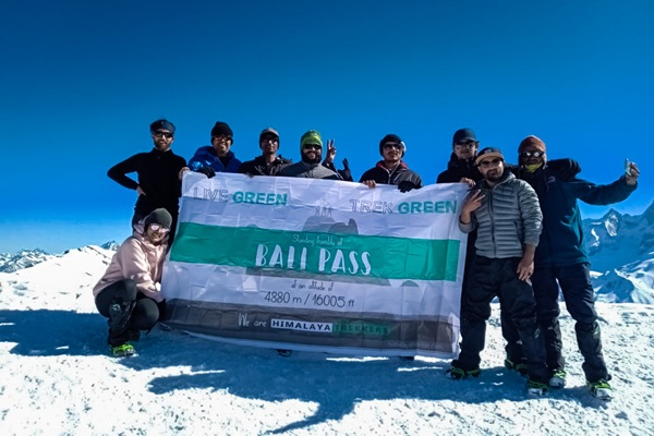 team-ht-at-bali-pass-16000-ft