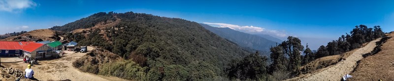 motor-road-to-sandakphu-crossing-at-lameydhura