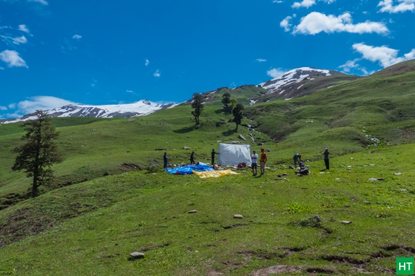 round-bhrigu-lake-trek-campsites