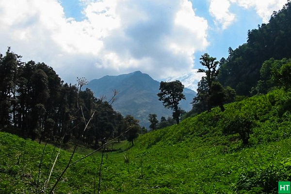 approaching-lata-khopri-campsite