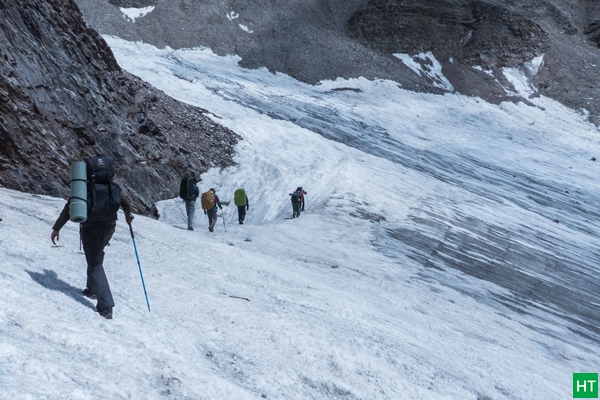 glacier-walking-to-ronti-saddle