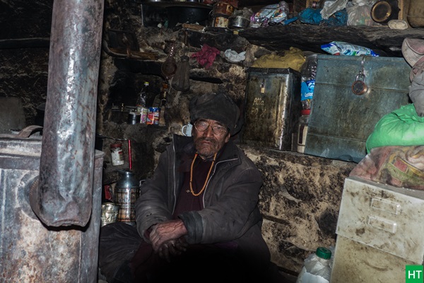 inside-homestay-kitchen-at-nerak-village