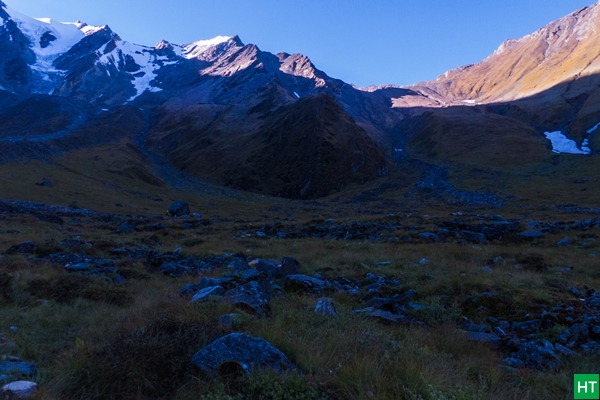 sila-samudra-enclosed-by-high-ridges-and-mountains