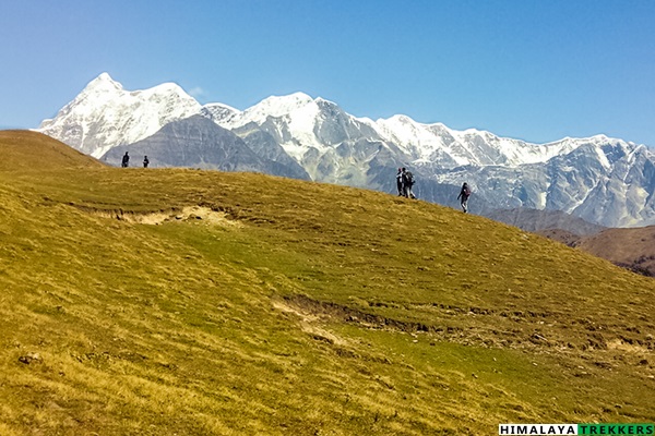 walking-on-meadows-to-brahmatal-lake