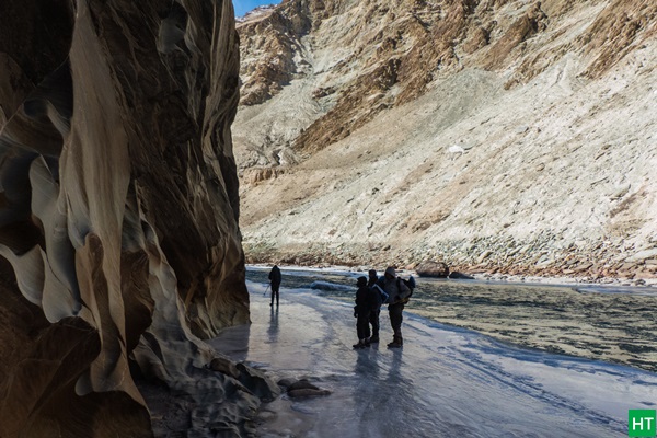 water-erosion-inside-chadar-gorge
