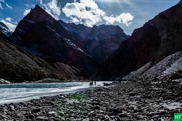 wide-zanskar-river-gorge-at-some-points