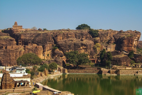 climbing-opportunity-on-sandstone-routes-badami-india